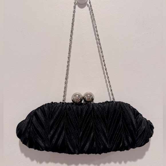 Vintage Elegant Black Evening Clutch with Modern Design EUC - Picture 1 of 4